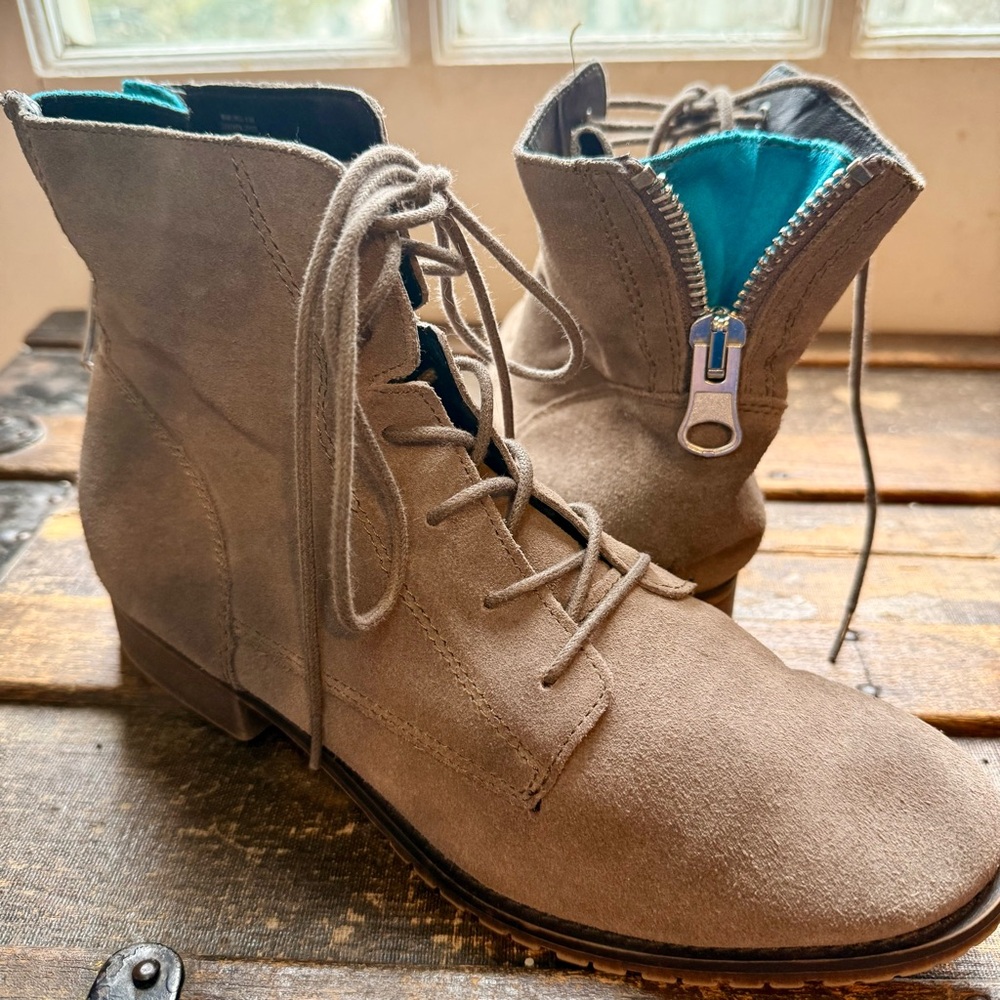 Steve Madden Gray Suede Lace-Up Boots - Women’s 8.5